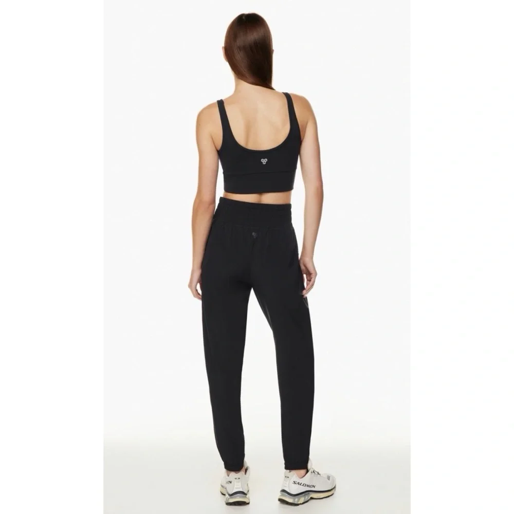 Aritzia TNA Active Boomerang Jogger Pants